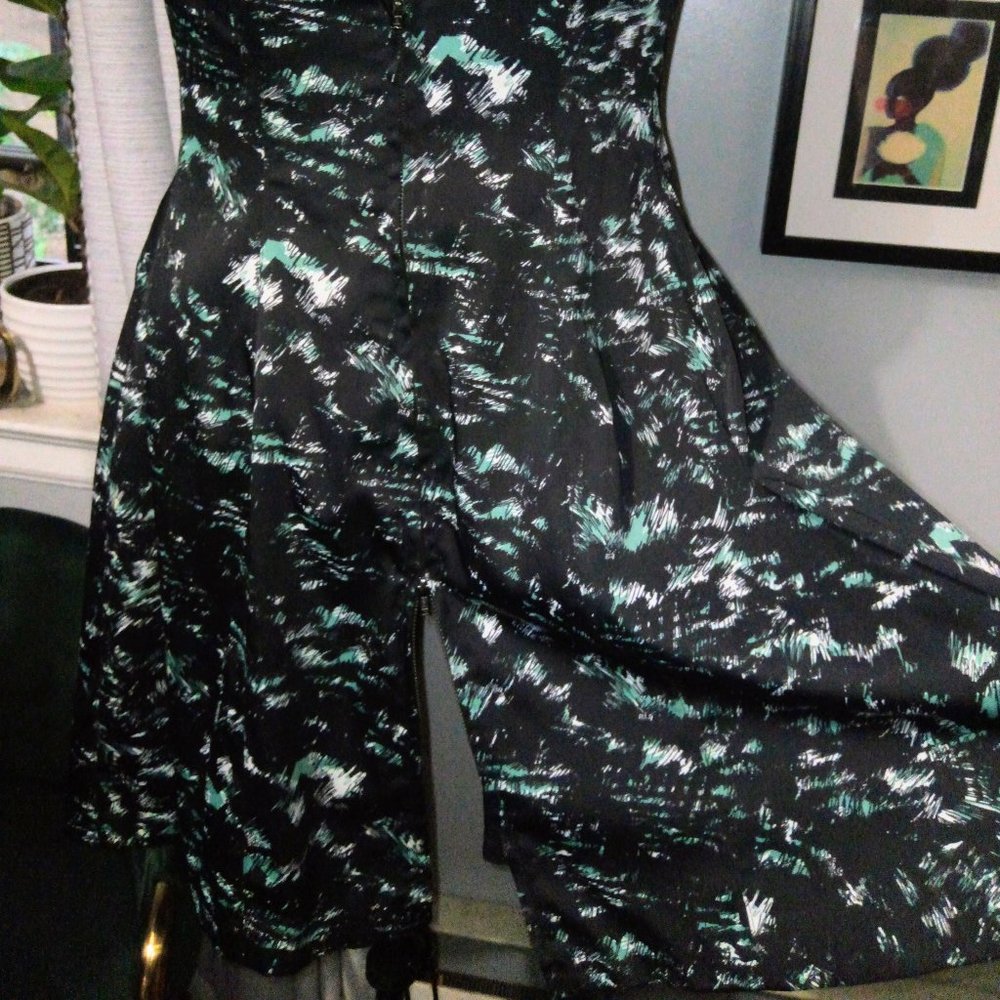 NWOT BCBGeneration Abstract Print Zip Front Dress Sz 10 - Picture 3 of 16
